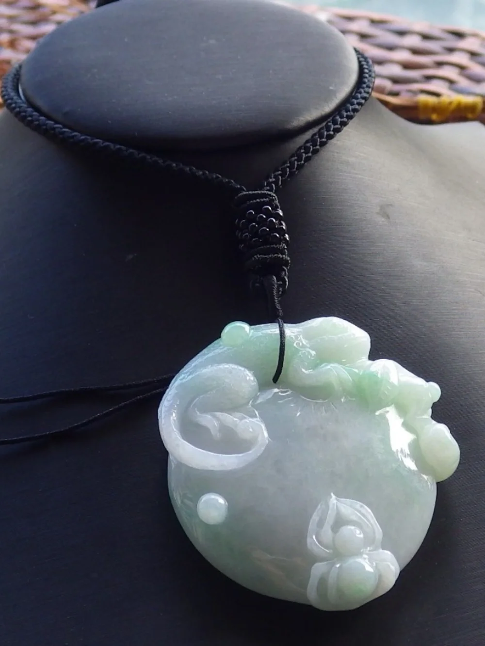 Certified Hand Carved Natural A Jade jadeite Dragon Lizard Spider Peach Pendant